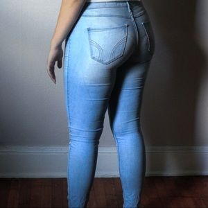 Light Wash Blue Jeans